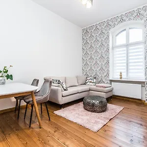 apartamenty-w-sercu-miasta-szewska.poznan-hotels.com/